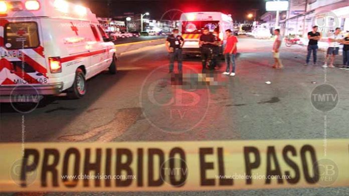 Motociclista atropella a dos mujeres en Lázaro Cárdenas; una muere