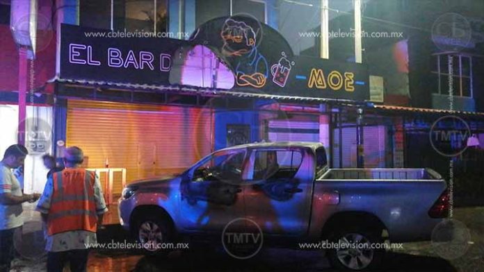 Queman camioneta de manera intencional en Lázaro Cárdenas