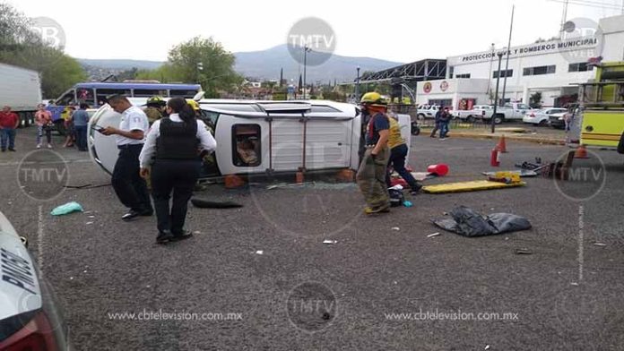 Iban a festejar a mamá y se accidentan en el libramiento de Morelia
