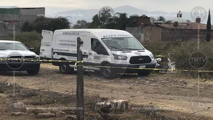 Atacan a balazos a un albañil en Tangancícuaro