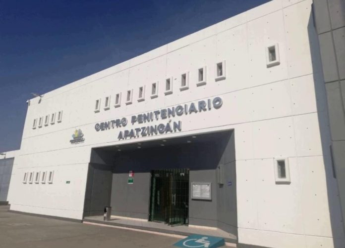 Lo arrestan por intentar meter droga al penal de Apatzingán