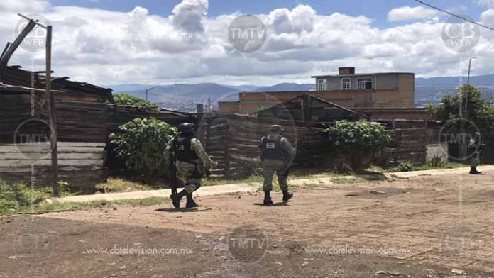 Abandonan encobijado en el libramiento de Zamora