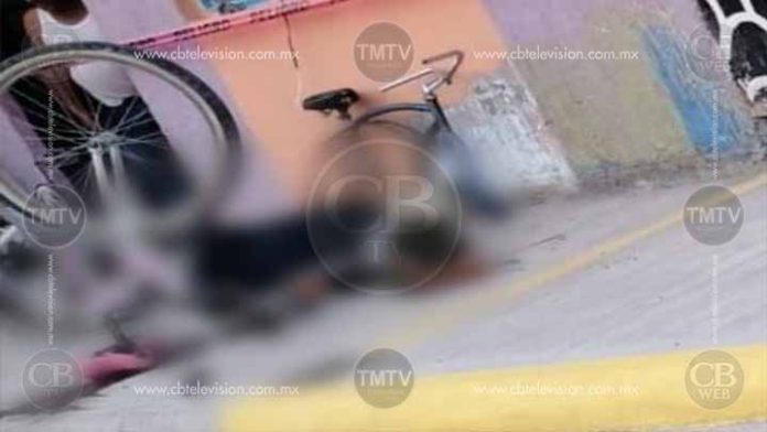 Reparaba su bicicleta y lo matan a balazos en Jacona