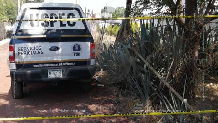 A balazos ejecutan a un hombre a un lado de Walmart Estadio