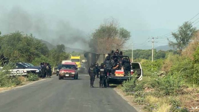 No pueden las autoridades parar violencia en Aguililla