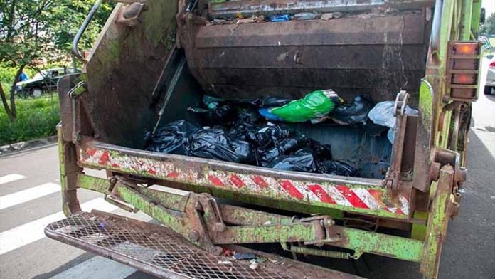 Encuentran bebé sin vida y con heridas de arma blanca en camión recolector