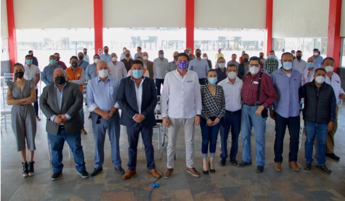 Firma Alfonso Martínez compromisos con CMIC