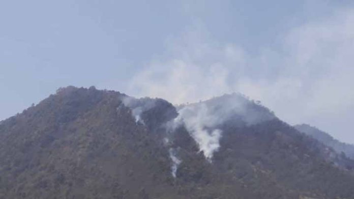 Incendio en el cerro de la Cantera en Pátzcuaro controlado