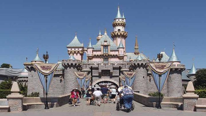 ¿Te gustaría viajar a Disneyland gratis? Aquí te decimos cómo