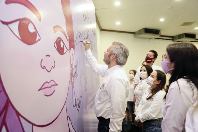 Ramírez Bedolla firma agenda y se compromete con las mujeres
