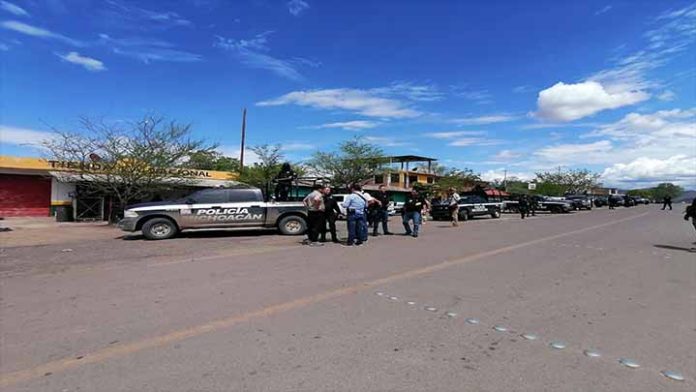 Sicarios agreden a mando de la FGE en al Siglo XXI e intentan quitarle camioneta