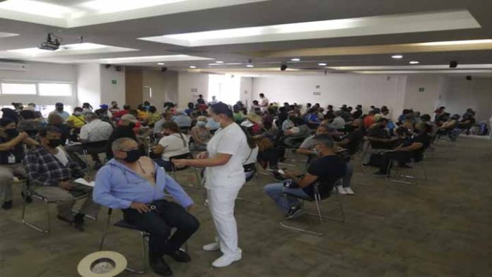 Con filas kilométricas concluyó el tercer día de vacunación anti-Covid-19