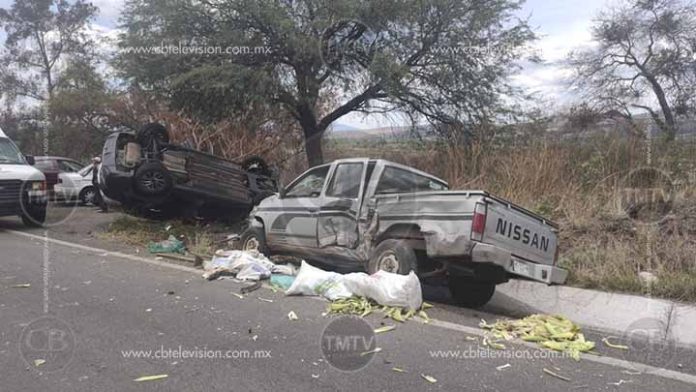 Volcadura deja dos heridos en la carretera Morelia-Maravatío