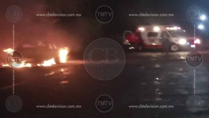 Abandonan dos hombres calcinados dentro de una cajuela en Cuitzeo