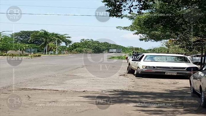 Bloquean carretera Apatzingán-Aguililla