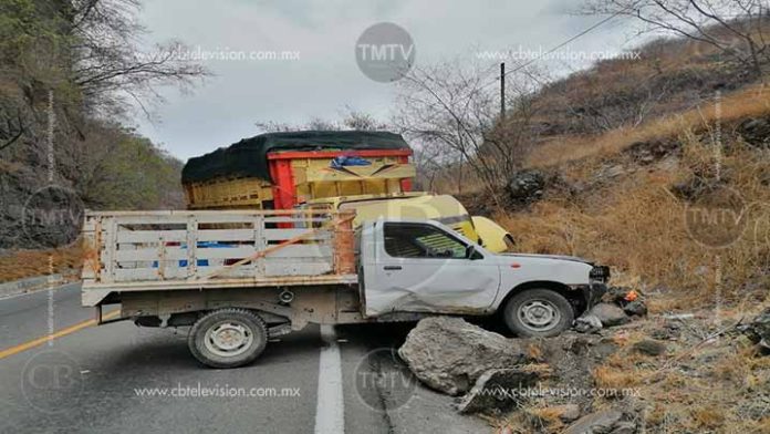 Torton embiste camioneta en la libre Lombardía-Nueva Italia