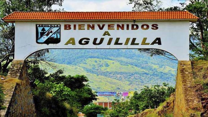 ¡Y se hizo la luz! Después de 4 días, regresa electricidad a Aguililla