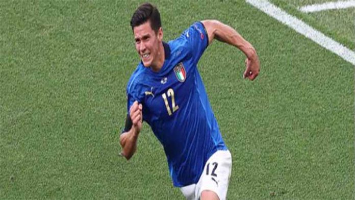 Sufriendo Italia avanza a cuartos de final de la Eurocopa