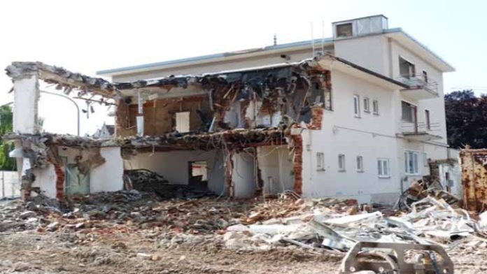 Albañil destruye casa porque los dueños no le pagaron la remodelación