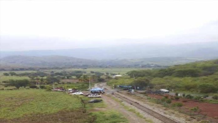 Cinco días de tomas en las vías férreas en Taretan