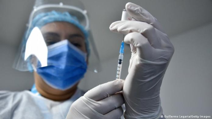 Podría existir relación entre desarrollar el síndrome de Guillain-Barré y la vacuna de J&J., informa Estados Unidos