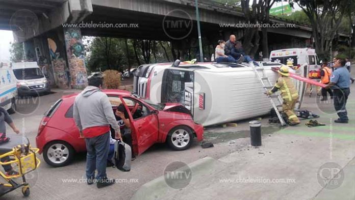 Choque volcadura sobre Madero Poniente en Morelia