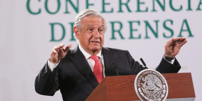 AMLO lo hace otra vez; pide abrazos y no balazos a la población de Aguililla