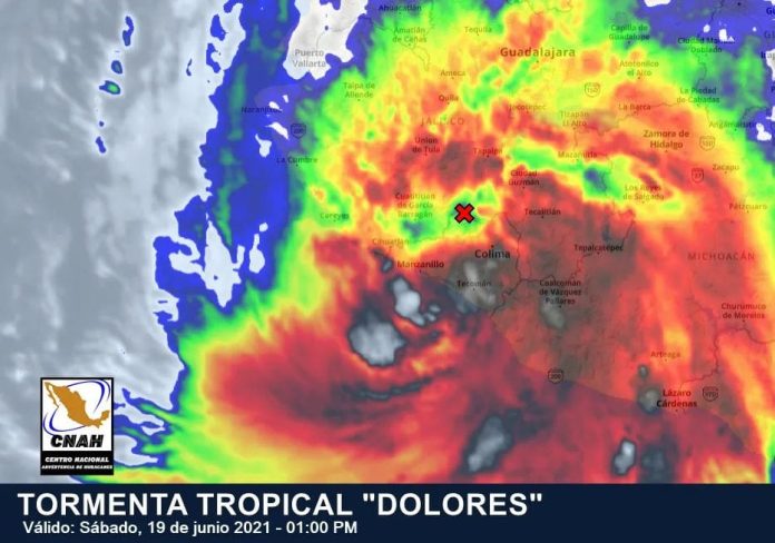 Dolores continúa avanzando sobre Colima rumbo a Jalisco; continuarán las lluvias