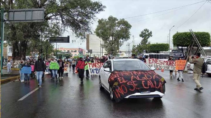 A tres meses de paro laboral en la ENES-UNAM, docentes marchan en exigencia de pagos