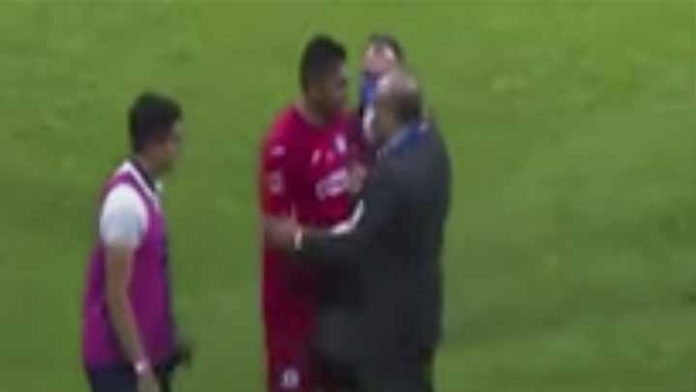 Suspenden 2 partidos a Jesús Corona por empujón a Comisario