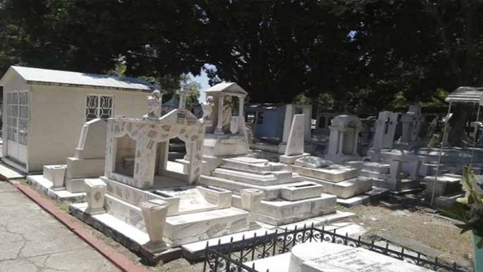 Por Covid-19 gente dejó de visitar a sus seres queridos en el panteón municipal