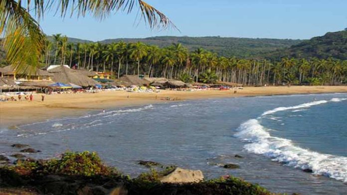 Padre ofrece su vida por salvar a su hijo de ahogarse en la playa