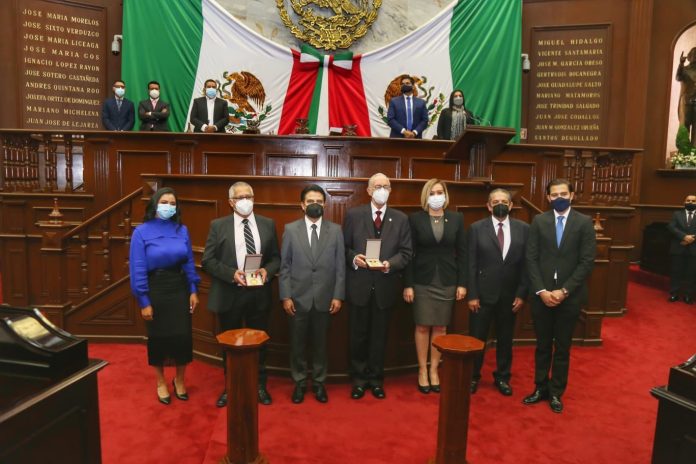 Entregan la presea “Melchor Ocampo” al Hospital “Dr. Miguel Silva” y al diplomático Miguel Estrada