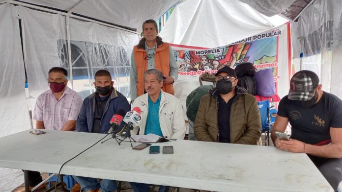 Un mes de plantón en Pensiones Civiles; podría alargarse un mes más