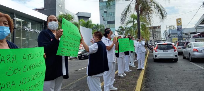 Médicos denuncian falta de pagos y piden respeto a su labor