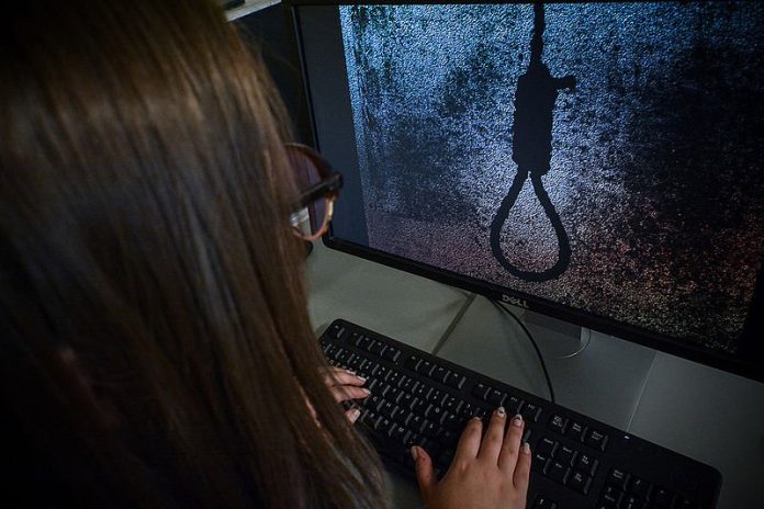 En Italia cierran página web que ayuda a jóvenes cometer suicidio