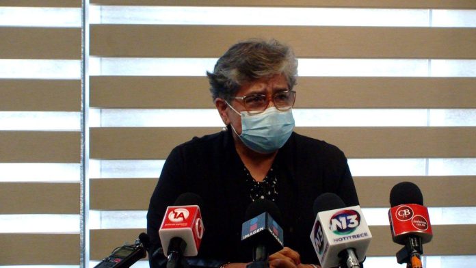 Entre lágrimas, médico pide valorar el trabajo del sector salud que ha hecho frente a la pandemia