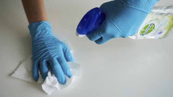 Qué productos de limpieza no pueden faltar en tu casa
