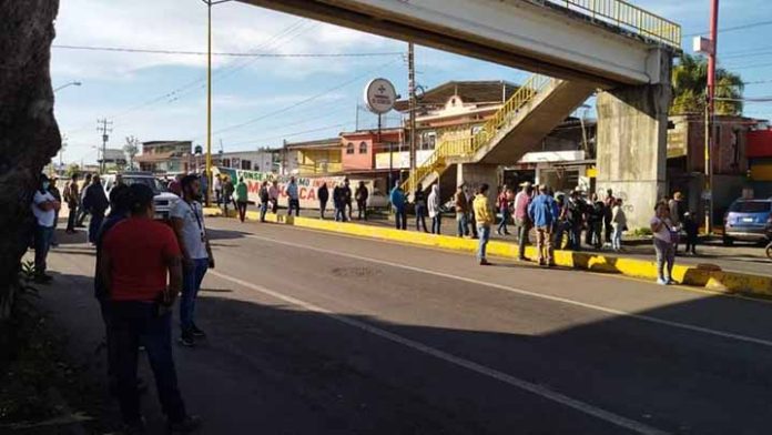 Comunidades purépechas toman cinco carreteras en apoyo a procesos de autonomía