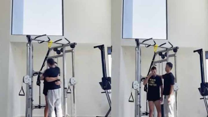 “Chicharito” Hernández rompe en llanto mientras entrena