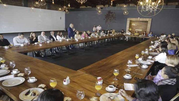 Isllalí Belmonte Rosales, presidenta de AMMJE y Grupo CB Multiplataforma, se reúne con el candidato electo al Gobierno de Michoacán, Alfredo Ramírez Bedolla