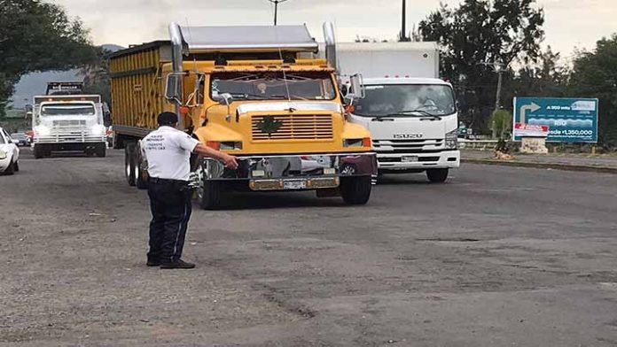 Tránsitos estatales piden a la ciudadanía no exceder límites de velocidad