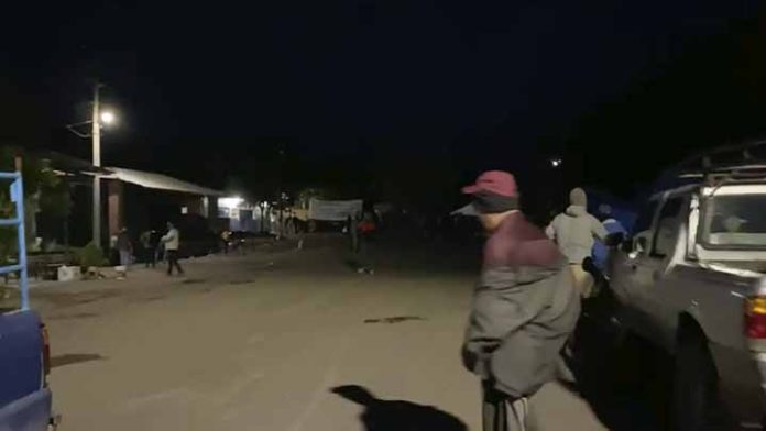 Reunión entre civiles y ejercito, termina en enfrentamiento en Aguililla
