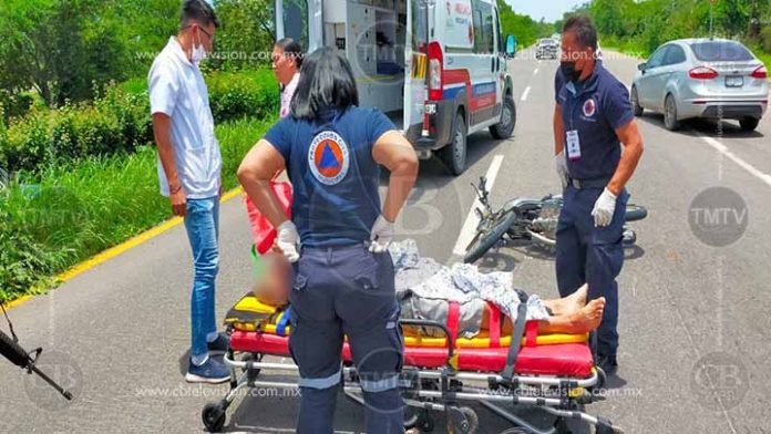 Auto embiste a un motociclista en Lázaro Cárdenas