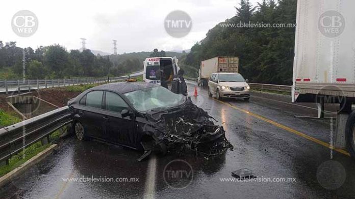 Choque de tráiler deja un lesionado en Ziracuaretiro