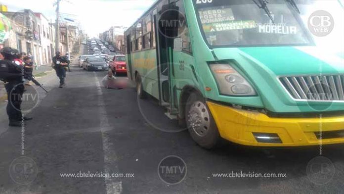 Chóferes de combis y camiones en Morelia no saben manejar, chocan o atropellan personas