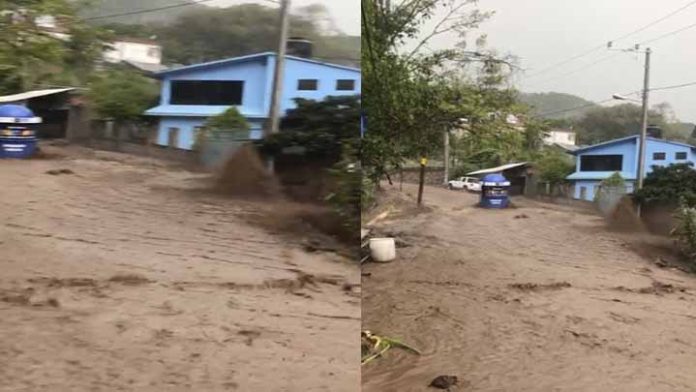 Se desborda arroyo en Etúcuaro dejando 5 viviendas afectadas
