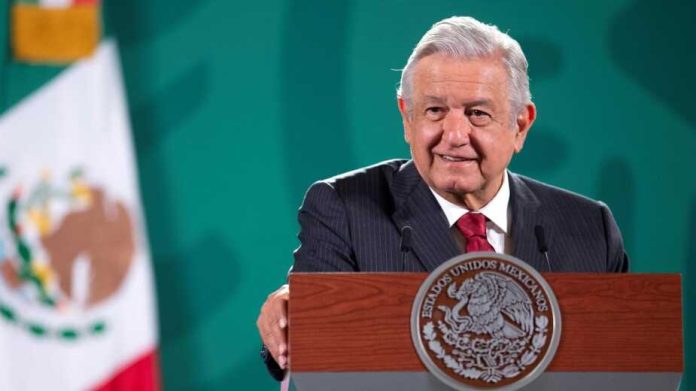 AMLO anuncia que terminará con los baches de Morelia y otras 99 ciudades