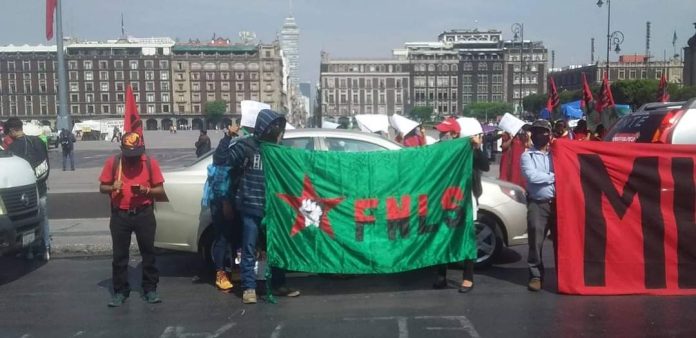 FNLS también protesta en Palacio Nacional en CDMX