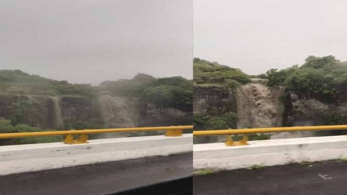 Lluvias forman cascada al lado de la Siglo XXI